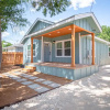 Отель Newly Remodeled 4BR 2BA Near Amazing Downtown, фото 19
