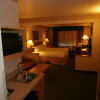 Отель Holiday Inn Express Hotel & Suites Raton, an IHG Hotel в Ратоне