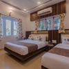 Отель OYO 10217 Hotel Golden Palms, фото 2