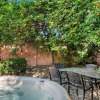 Отель Amor - Historic Adobe in the Heart of The Railyard and Downtown Santa Fe, Hot Tub, фото 12