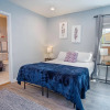 Отель Charming 3br/1ba Close to Vibrant Downtown, фото 6