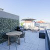 Отель Liiiving-Modern & Glam Rooftop Apartment, фото 18