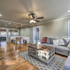Отель Fayetteville Vacation Rental - 2 Mi to Dtwn!, фото 13