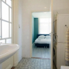 Отель Spacious 4P Canal Apartment, фото 8