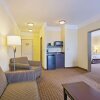Отель La Quinta Inn & Suites Cleburne, фото 7