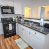 Отель Downtown Remodeled Cozy 2br/1ba Home Sleeps 8, фото 11