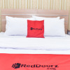 Отель RedDoorz Plus near Malang Town Square, фото 12