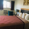Отель Rodeway Inn & Suites, фото 2