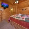 Отель Smoky Mountain Hideaway 7 Bedroom Home with Hot Tub, фото 16