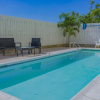 Отель Pool Walk to Beach Sleeps Tons #C 2 Bedroom Condo by RedAwning, фото 32