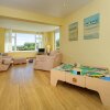 Отель Spacious Holiday Home for six at the Edge of the Beach Resort Abersoch, фото 6