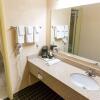 Отель Quality Inn & Suites Big Rapids near University, фото 10