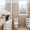 Отель Stunning 5 Bedroom Large Apartment With Parking, фото 9
