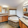 Отель Wine Enthusiast Escape - 3 Br Home, фото 2