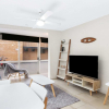 Отель Bright 2 Bedroom Apartment In Burleigh Beach, фото 2