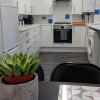 Отель Charming 3-Bed House, фото 6