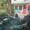 Отель The Secret Garden - The Cottage Near Beach, Shops, Restaurants, Pet Friendly, Close to Lucerne Ave!, фото 7