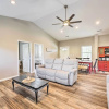Отель Eureka Springs Area Home w/ Porch, Grill!, фото 9