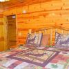 Отель Little Sugar Camp 3 Bedroom Cabin by RedAwning, фото 11