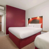 Отель Ramada by Wyndham London Stansted Airport, фото 4