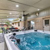 Отель Charming Oasis Hot Tub & Fire Pit - 1mi to Dwntn, фото 13