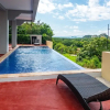 Отель 2-Bedroom Condo with Ocean View and Pool, фото 19