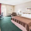 Отель Howard Johnson Milford, фото 6