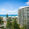 Отель Surfers Beachside Holiday Apartments, фото 1