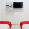 Отель RedDoorz near Mataram University, фото 16