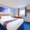 Отель Travelodge Manchester Sale hotel в Манчестере