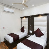 Отель OYO 14389 Diplomat Suites, фото 12