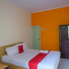 Отель RedDoorz @ Jalan Pramuka Manado, фото 3