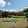 Отель Lovely 2-bedroom Apartment in Venetian Road в Провиденшиалсе