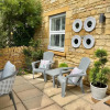 Отель Cotswold Chic Retreats 