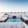Отель Luxe 3BDR w Private Rooftop Jacuzzi & Beach Access, фото 8