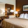 Отель Quality Suites Near West Acres, фото 12