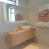 Отель Small Cottage With sep Bedroom, Specious Bathroom, Lounge and Open-plan Kitchen, фото 3