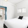 Отель Minimalist Beachfront Apartment в Сиднее