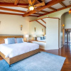 Отель Exquisitely Adorned Luxury Unit Right on Flamingo Beach Sleeps 6, фото 4
