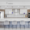Отель Chic Bayfront Condo With Stunning View, фото 12