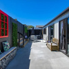 Отель Sunnyside Spa Retreat - Mangawhai Holiday Home, фото 1