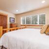 Отель Getaway Moose 3 Bedroom Home by NW Comfy Cabins by Redawning, фото 3
