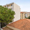 Отель Modern and bright flat in a calm street close to Nice station - Welkeys, фото 10