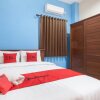 Отель RedDoorz near Universitas Wijaya Kusuma, фото 17