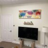 Отель Impeccable 4-bed Home Away From Home in Swindon, фото 5