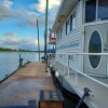 Отель 2 Story Houseboat Seeking a Captain Fishpets Ok, фото 9