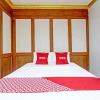 Отель OYO 91525 Hotel Bugisan, фото 17