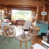 Отель Jennifers Cottage - Two Bedroom Home, фото 3