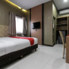 Отель RedDoorz Plus @ Tuparev Cirebon, фото 3