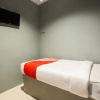 Отель OYO 990 Stadion Residence Syariah, фото 13